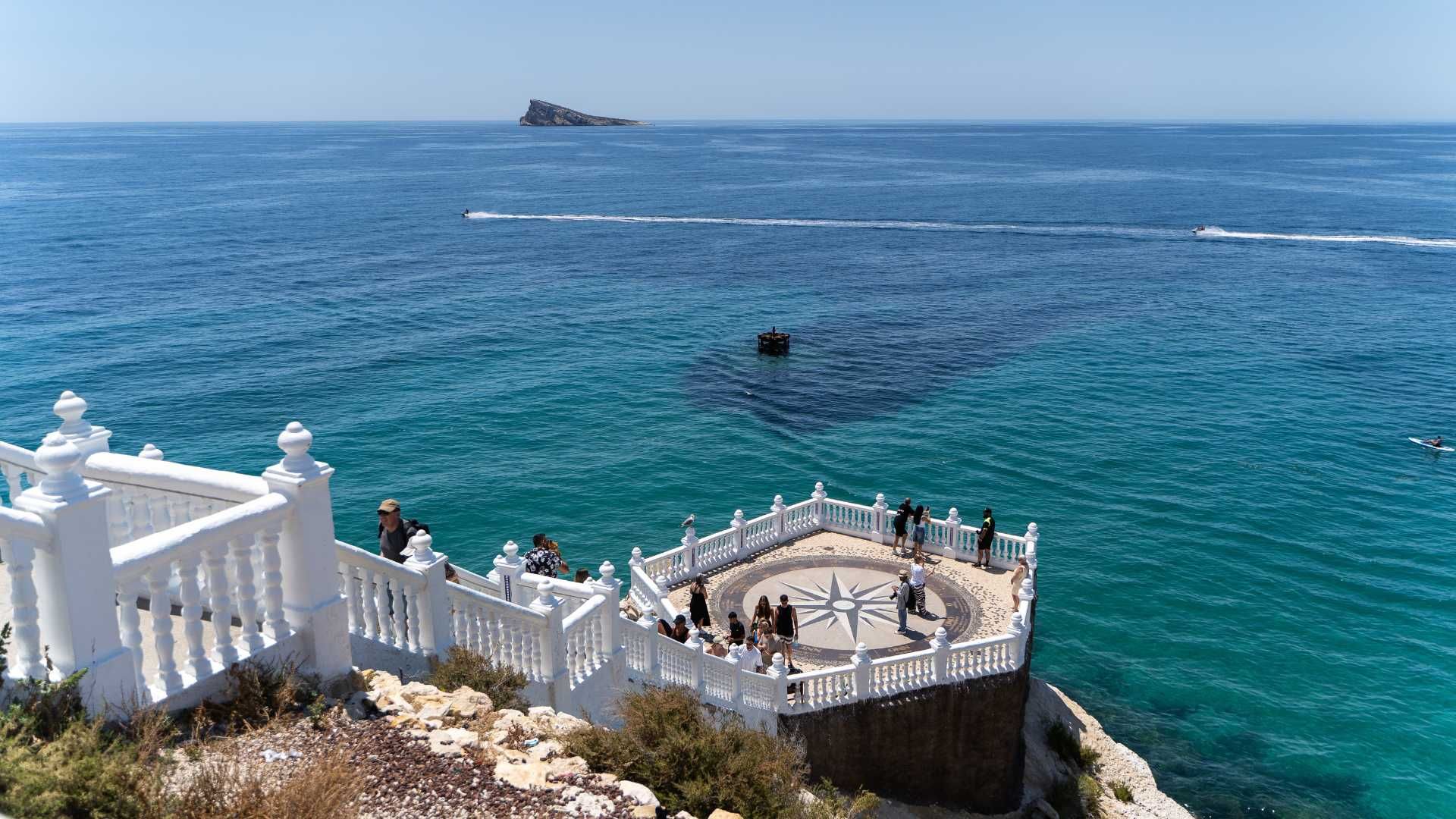 Qué Ver en Benidorm en 2 Días: Playas, Paseos y Sabores